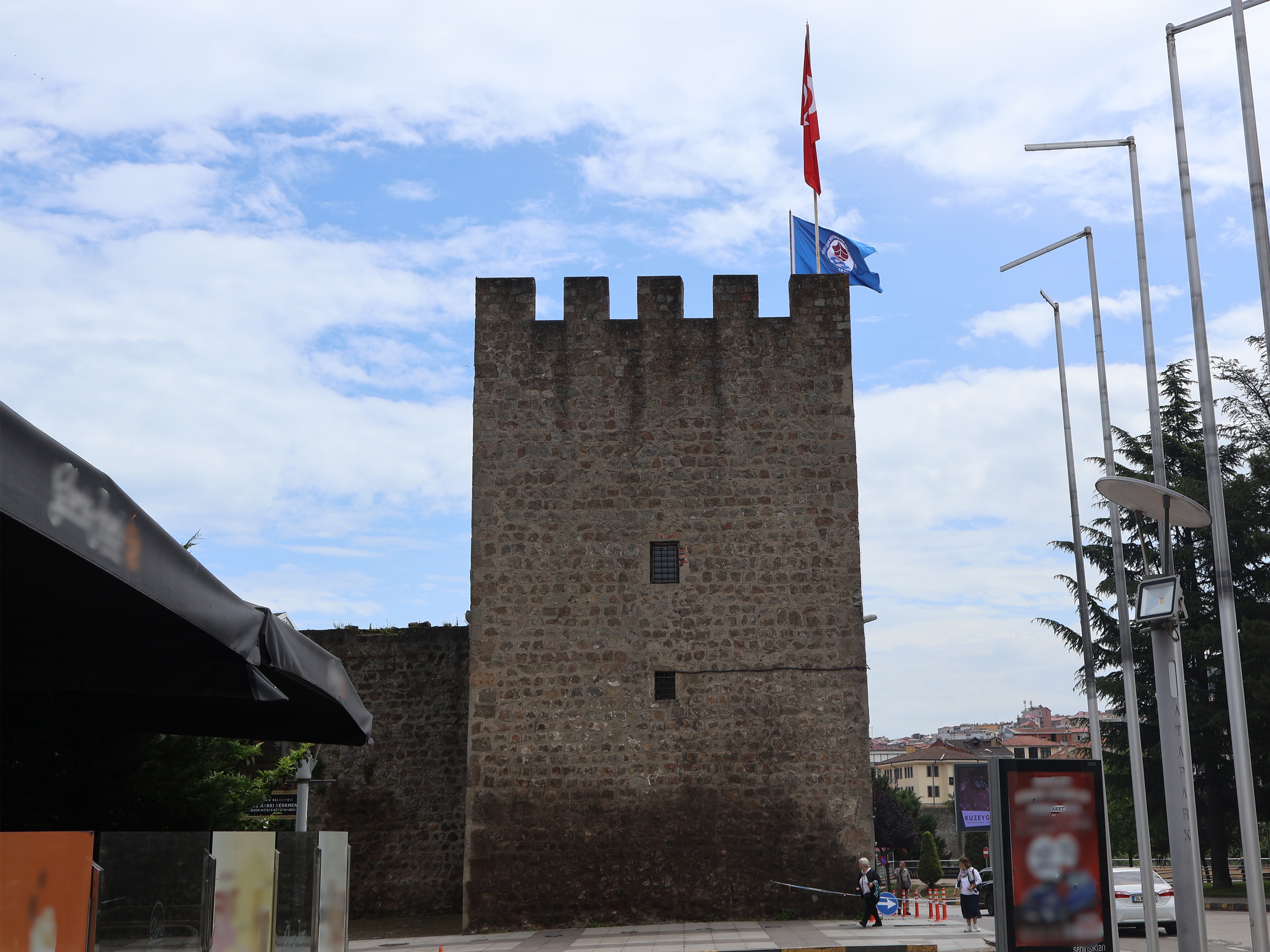 Zanos Burcu ve evresi